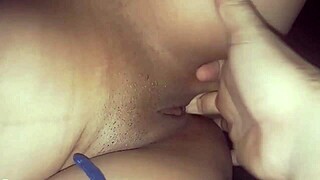 caliento a mi cuñada con sobada de coño y chupa verga tragando leche