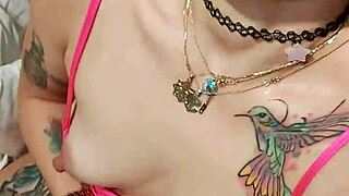 alina modelista gets horny in the morning, touching herself for a big squirt