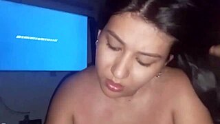 caliento a mi cuñada con sobada de coño y chupa verga tragando leche