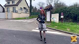 luna flamboyante rouqine adore les bites bien dures