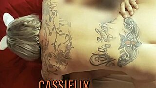 a coelhinha gostosa do rabo grande colocou toda cenoura na bucetinha completo no cassiflix