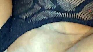 Putaria gostosa com amigo dotado do marido corno