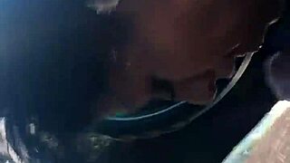 लैटिना डिटेल्ड स्वॉलो एक्शन करती है