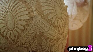 jane wilde shows perfect ass