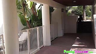 Pasierbica i złodziejski ojczym dzielą hardcore rodzinny orgazm w zakazanej scenie grupowej