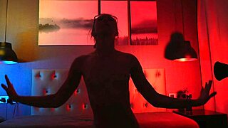 Sexy Girl Dancing In The Shadow - Nikkigia Vip!