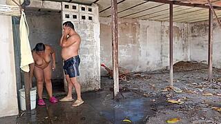 Mi Madrastra Me Descubre Viendola Ducha