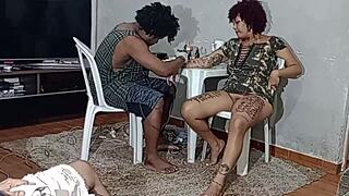 N�o resisti ao tes�o e acabei tomando e leite quente pau enquanto era tatuada