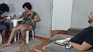 N�o resisti ao tes�o e acabei tomando e leite quente pau enquanto era tatuada