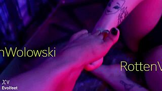 Lesbian Foot Fetish Rotten Venus & Nath - Part 2