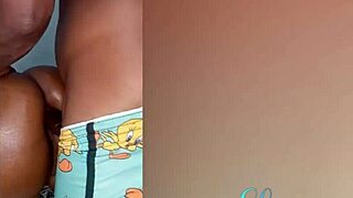 Getting a blowjob while eating a midget on all fours 😏