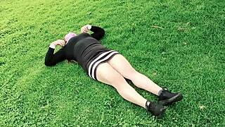 mostrona cuñada puta latina colombiana exhibicionista me lleva al parque para que la grabe y enseñarme sus tangas y su concha quiere calentarme la zorra parte1 full on red