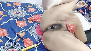 Desi holka, vezmi si ten dildo hluboko do kundičky a prdele!