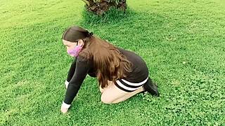 mostrona cuñada puta latina colombiana exhibicionista me lleva al parque para que la grabe y enseñarme sus tangas y su concha quiere calentarme la zorra parte1 full on red