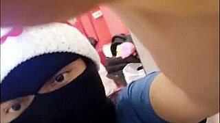 我在医院走廊！！因为是 12 月 24 日，所以没有顾客。我在录制自己的同时炫耀我的臀部。我很饥渴，因为我男朋友稍后要来操我。