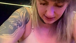 sweaty gym babe with wet pussy dripping down her legs guys can't stop staring 😏