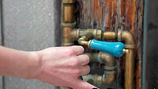 Round Ass Teen Lauren Bonner Posing Naked And Feeling Her Body Wet