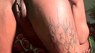 anal virgin wetkittycity stretches her asshole