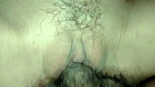 แหย่หีเพื่อนสาวด้วยควยแที่แข็งแรง