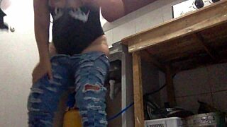 El Pervertido De Mi Amigo Aprovecha Que Estan Viendo Novelas Para Meter Su Verga En Mi Vagina Y Mi Boca Ya Estoy Harta De Que Me Trate Como Su Juguete Sexual