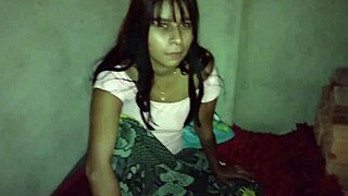 Dejo quedar en el porche de mi casa a la puta de la esquina y esta en agradecimiento me folla rico 😈