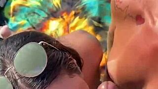 Eu E Minha Amiga Queriamos Pau E Leite E Fomos Buscar Enquanto Nossos Maridos Bebiam