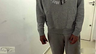 Pedi Um Lanche E O Entregador Do Ifood Fez Um Lanchinho Tambem Comeu Minha Buceta E Gozou Na Minha Boca