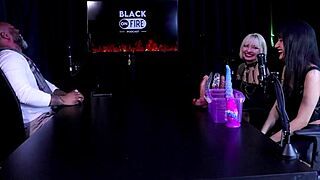 mostrou seus brinquedinhos sexuais o pau preferido pra colocar no cu e a tatuagem no peito