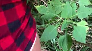 Amateur Babe Enjoys Outdoor Sex