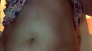 teasing you with my curvy body & hot piss