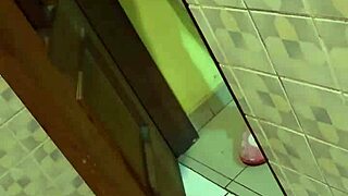 pretty mature woman finds me masturbating and sucks me off