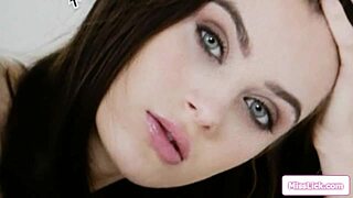 misslick com - lesbian babes facesitting and lick ass