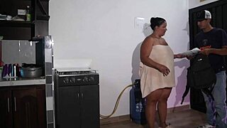 Repartidor De Pizza Saca Verga De 20Cm