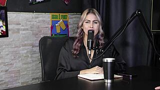 falou sobre mulheres peludas recebeu mensagens tem os ataques na internet - naomi campos sheer red