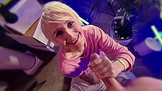 i give a hot blowjob to my partner