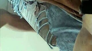 Couple Fucks In Living Room With Squirting And Moaning