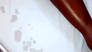 Corno Não Resistiu E Gozou Assistindo A Esposinha Sentando Na Minha Tora