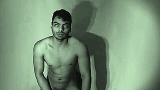 Divertida Maturbacion En Escala De Grises - Numero Uno Caliente