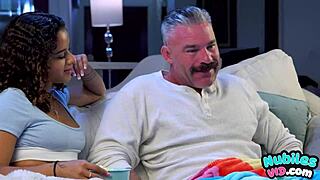 Girl Gives Guy Free Smash Pass