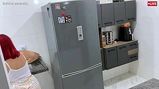 contratei essa empregada e ela veio com o shortinho enfiado nessa bunda grande fiquei louco de tesão não me segurei