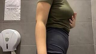 i'm squirting crazy in public with that huge cock