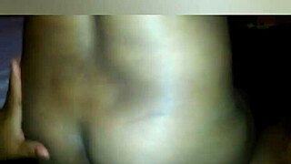 Preta Sentando Com O Rabo