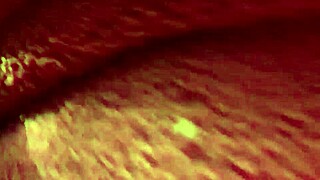 novinha enfiando 4 dedos na bucetinha apertada ate gozar