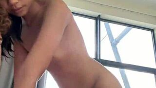 Baise une asiatique de 18 ans dans un hotel de luxe