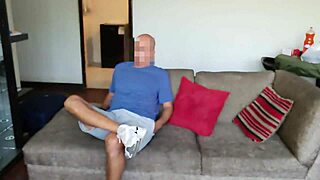 Folle A Mi Hijastra Virgen Mientras Leia Un Libro