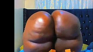 Look at this BBW in high heels twerking and spreading her ass for daddy