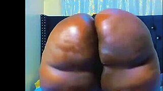 Look at this BBW in high heels twerking and spreading her ass for daddy