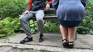 The guy peeps at mature woman's hole