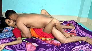 Индийская деревенская парочка хардкорно трахается с аналом и двойным проникновением