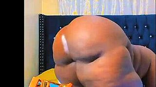 Look at this BBW in high heels twerking and spreading her ass for daddy